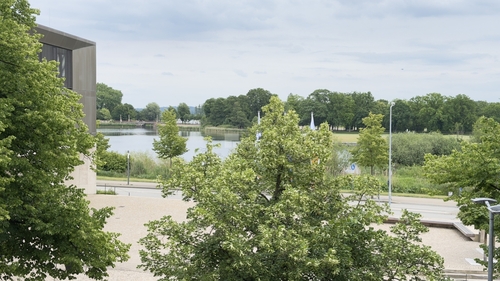 Schweriner See Blick - Repräsentatives Wohnen am Schlossgarten: Frisch renoviert & voller Wärme