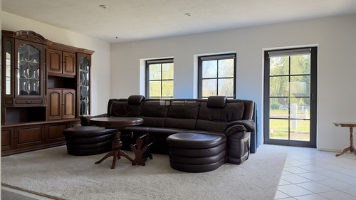 Durch oder aus dem Wohnzimmer auf das Grundstück - 