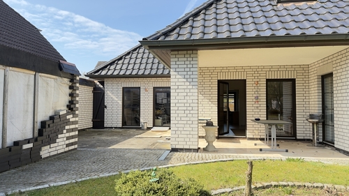 Die Möglichkeiten vor dem Wohnzimmer, der Küche und der Garage - 