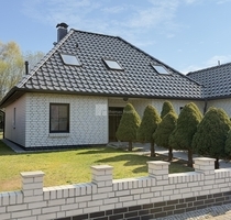 Gewachsenes Zuhause – Eigenes Haus, eigener Garten, eigener Teich mit Garage + Feuer im Wohnzimmer - Schwerin Wüstmark