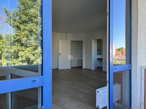vom Balkon hinein - 3 Zimmer Etagenwohnung zur Miete in Schwerin