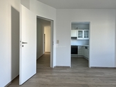 aus dem Wohnzimmer zur Küche - Flur - 3 Zimmer Etagenwohnung in Schwerin