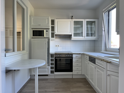 Küche mit Einbauküche - Etagenwohnung mit 81,42 m&sup2; in Schwerin zur Miete