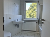 Badezimmer mit Waschmaschinenstellplatz - 
