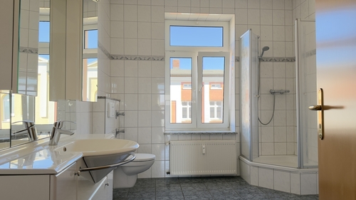 Das Badezimmer mit Dusche für die schnellen - 