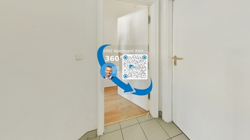 Im Treppenhaus an der Wohnungseingangstür - 