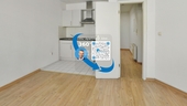 Das Wohnzimmer mit Küche - 1 Zimmer Dachgeschoßwohnung zur Miete in Schwerin