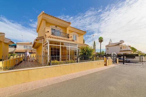 Foto - Villa in Orihuela Costa - 379.000,00&nbsp;EUR Kaufpreis, ca.&nbsp; 104,00&nbsp;m&sup2;