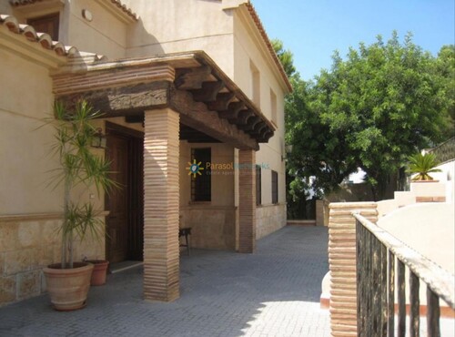 Foto - Villa in Oliva - 500.000,00&nbsp;EUR Kaufpreis, ca.&nbsp; 375,00&nbsp;m&sup2;