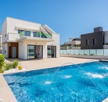 Villa in Campoamor - 975.000,00&nbsp;EUR Kaufpreis, ca.&nbsp; 243,00&nbsp;m&sup2; in Campoamor (PLZ: )