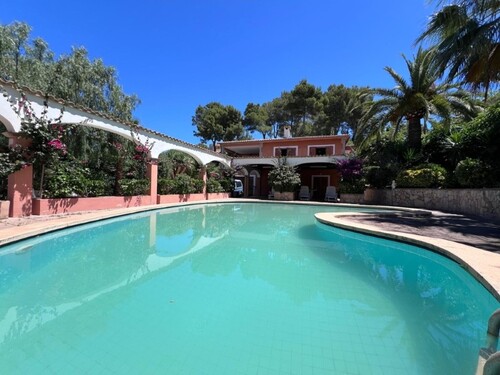 Foto - Villa in Santa Ponsa - 1.599.000,00&nbsp;EUR Kaufpreis, ca.&nbsp; 430,00&nbsp;m&sup2;