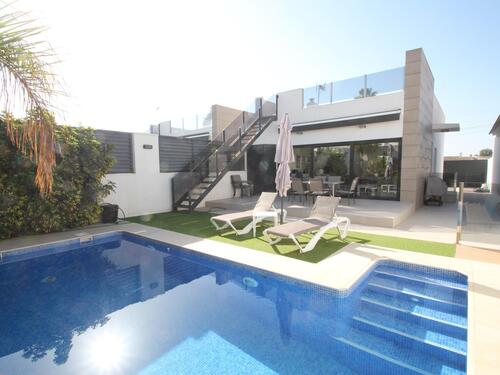 Foto - Villa in Torrevieja - 840,00&nbsp;EUR Kaltmiete, ca.&nbsp; 90,00&nbsp;m&sup2;