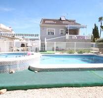 Villa in Torrevieja - 474.900,00&nbsp;EUR Kaufpreis, ca.&nbsp; 385,00&nbsp;m&sup2; in Torrevieja (PLZ: )