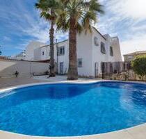 Villa in Torrevieja - 359.900,00&nbsp;EUR Kaufpreis, ca.&nbsp; 229,00&nbsp;m&sup2; in Torrevieja (PLZ: )