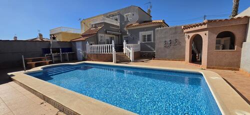 Foto - Villa in Torrevieja - 320.000,00&nbsp;EUR Kaufpreis, ca.&nbsp; 187,00&nbsp;m&sup2;