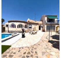 Villa in Torrevieja - 460.000,00&nbsp;EUR Kaufpreis, ca.&nbsp; 224,00&nbsp;m&sup2; in Torrevieja (PLZ: )