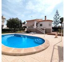 Villa in Torrevieja - 399.000,00&nbsp;EUR Kaufpreis, ca.&nbsp; 277,00&nbsp;m&sup2; in Torrevieja (PLZ: )