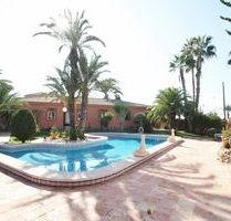 Villa in Torrevieja - 849.900,00&nbsp;EUR Kaufpreis, ca.&nbsp; 558,00&nbsp;m&sup2; in Torrevieja (PLZ: )