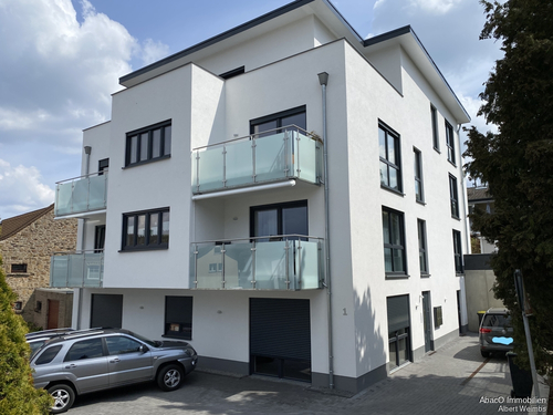 Hausansicht mit Eingang - 3 Zimmer Einfamilienhaus zur Miete in Nideggen