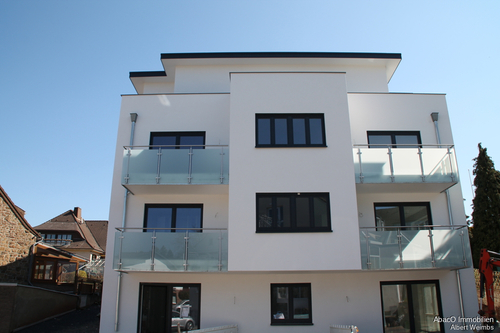 Hausansicht, Straße - Penthouse, barrierefrei im Ortskern von Nideggen - herrliche Aussichten gratis!