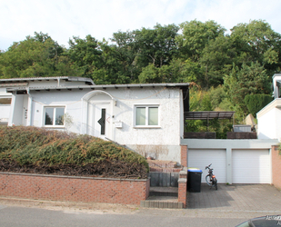 Haus: 2 Wohnungen, 2 Eingänge, 2 Terrassen. Platz für 2 Generationen! Achtung: Bieterverfahren! - Vettweiß