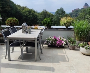 Hochwertig modernisierte Eigentumswohnung mit großer Südwest-Terrasse und Burgblick. Auch geeignet als Ferienwohnung. - Nideggen Eifel