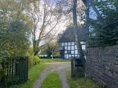 Einfahrt - 6 Zimmer Fachwerkhaus zum Kaufen in Nümbrecht