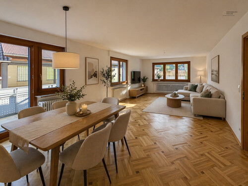 Wohnzimmer - Vorlauf-Moderne 6,5 Zimmer Wohnung in zentraler Lage