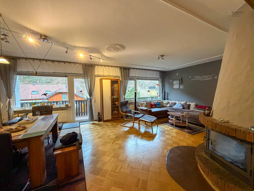 Wohnzimmer - Gepflegte 4,5 Zimmer Wohnung in ruhiger Lage