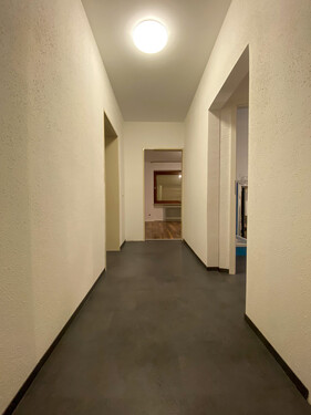 Flur - Etagenwohnung mit 56,00 m&sup2; in Bad Wildbad zur Miete