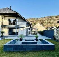 Luxuriöse Liegenschaft mit 3 Wohneinheiten in Kirkel - mit Stellplätzen, Doppelgarage & Garten