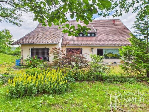 Außenansicht - Wohnen mit Weitblick - Großzügiges Anwesen auf weitläufigem Grundstück in Elversberg