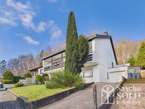 Straßenseite - 6 Zimmer Einfamilienhaus zum Kaufen in Sankt Ingbert