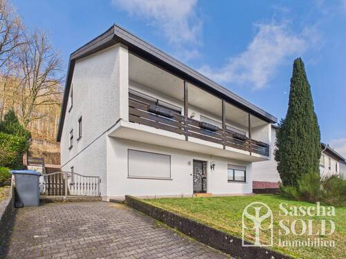 Straßenseite - 6 Zimmer Einfamilienhaus in Sankt Ingbert