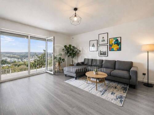 Wohnzimmer - Helle 2-Zimmer-Wohnung mit Balkon und Panoramablick - Erstbezug nach Sanierung - ab Juli 2026