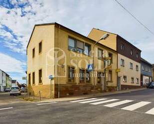 Für Handwerker: Wohn- und Geschäftshaus in St. Ingbert - mit Wohnung, Gaststätte, Garten und Garagen - Sankt Ingbert