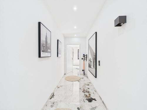 WE im EG - Flur - Luxuswohnung in Kirkel-Neuhäusel - Terrasse, Garage, 2 Bäder & 2 hochwertige Nutzräume