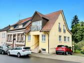 Straßenseite - Charmantes Haus mit Garten, Terrasse, Balkon und Stellplatz - ideal für Singles oder Paare