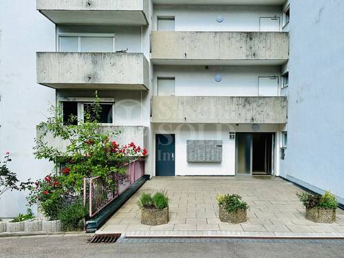 Hauseingang - 4 Zimmer Etagenwohnung zum Kaufen in Saarbrücken