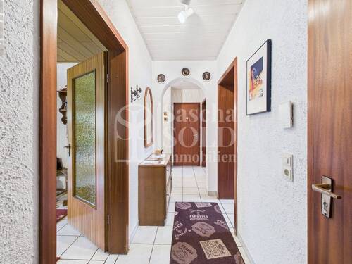 Diele - 3-Zimmer-Wohnung im Erdgeschoss mit Terrasse und Gartenanteil in guter Wohnlage von St. Ingbert