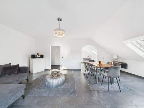 WE im DG - Wohnzimmer - 4 Zimmer Etagenwohnung zum Kaufen in Kirkel