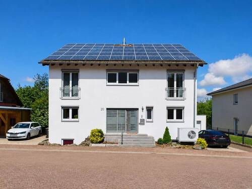 Außenansicht - Großzügiges und hochwertiges Familiendomizil mit Kamin, Garten und moderner Energietechnik