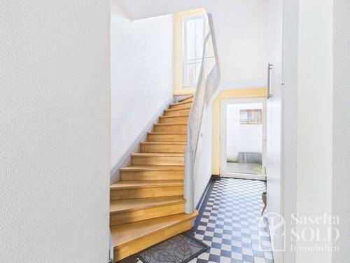 Treppenhaus - Helle und gut geschnittene 2,5-Zimmer-Wohnung in zentraler Innenstadtlage von St. Ingbert