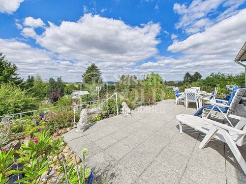 Außenanlagen - Charmante Liegenschaft in Merchweiler - mit Garage, Garten, Terrasse und idyllischem Ausblick