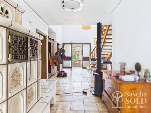 Diele - 9 Zimmer Einfamilienhaus zum Kaufen in Sankt Ingbert