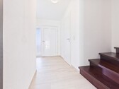 Flur Erdgeschoss - 7 Zimmer Reihenmittelhaus in Frankfurt am Main / Kalbach