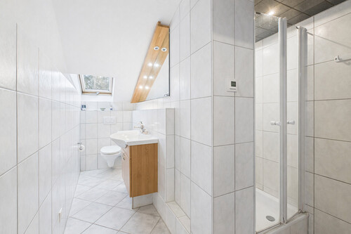 Dachgeschoss Bad - Villa in Wiesbaden - 