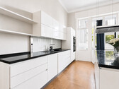 Küche - Exklusive 4-Zimmer-Wohnung in Bestlage Frankfurts – sonniger Balkon, Designerküche & Skylineblick