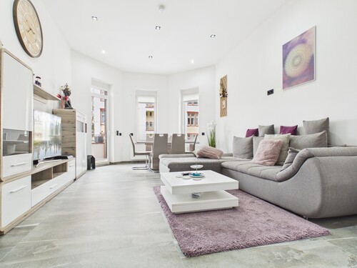 Wohnzimmer - 2 Zimmer Etagenwohnung zum Kaufen in Hanau