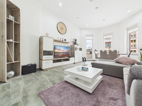 Wohnzimmer - 2 Zimmer Etagenwohnung zum Kaufen in Hanau